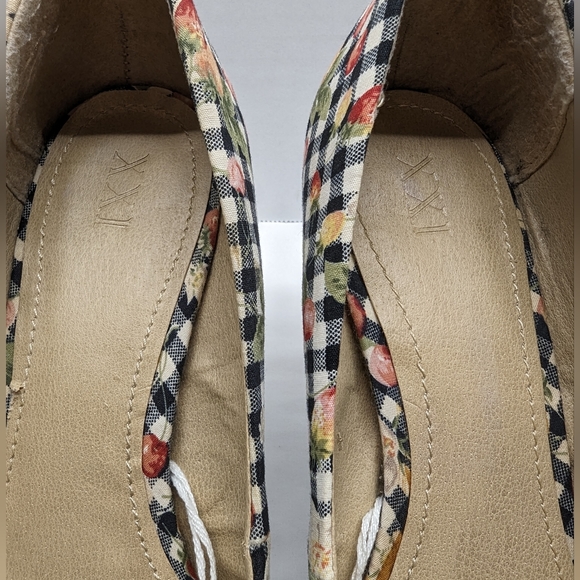 Forever 21 Strawberry Cherry Picnic Blossom Checkered Graphic Pumps XXI - Picture 6 of 10